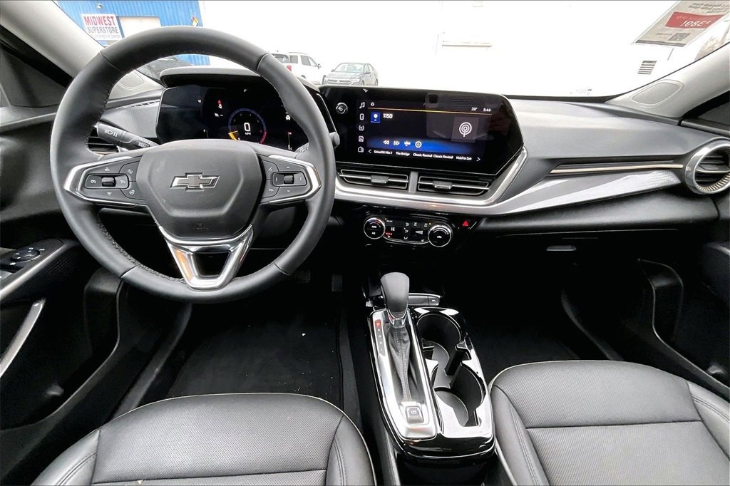 Used 2025 Chevrolet Trax ACTIV w/ Sunroof Package image 13