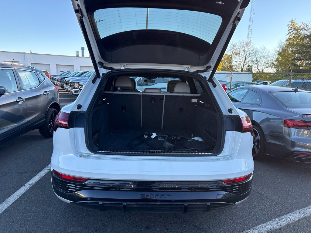 Used 2024 Audi Q8 e-tron Prestige AWD/4WD image 7