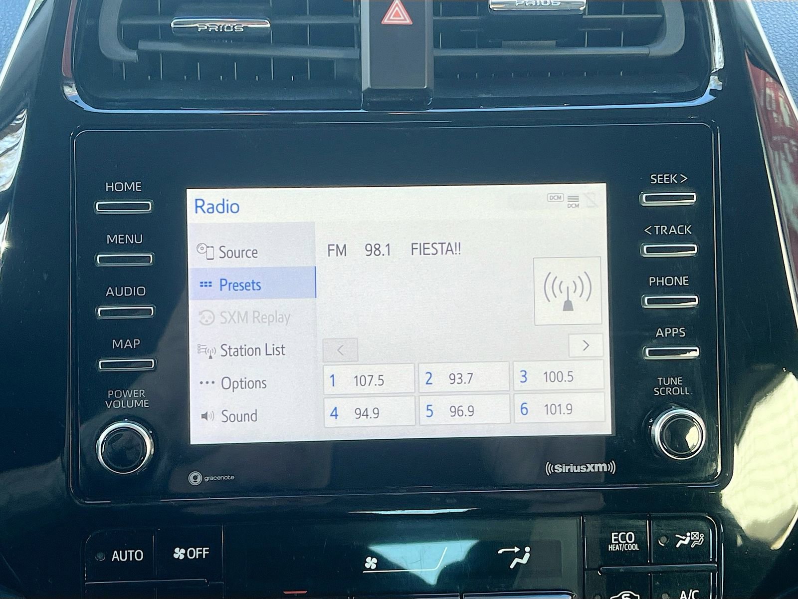 Used 2022 Toyota Prius L Eco image 15