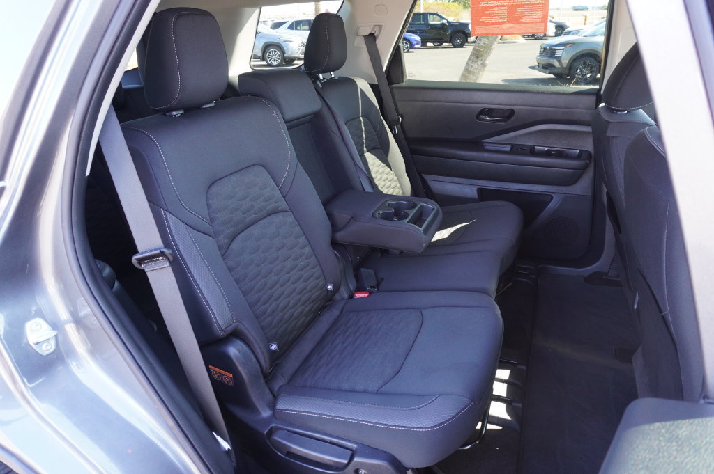 Certified 2025 Nissan Pathfinder SV FWD image 9