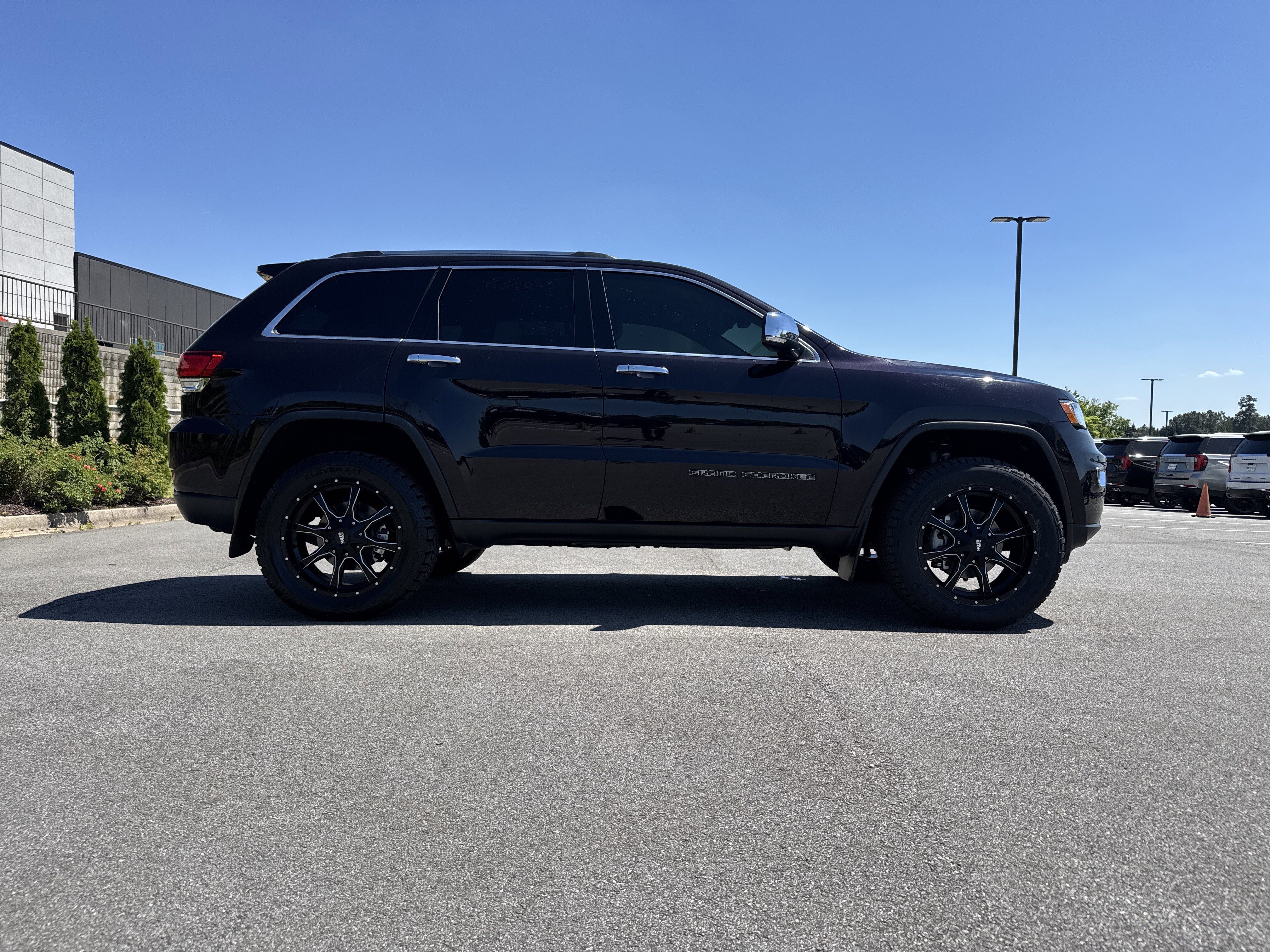 Used 2020 Jeep Grand Cherokee Limited w/ Trailer Tow Group IV image 11