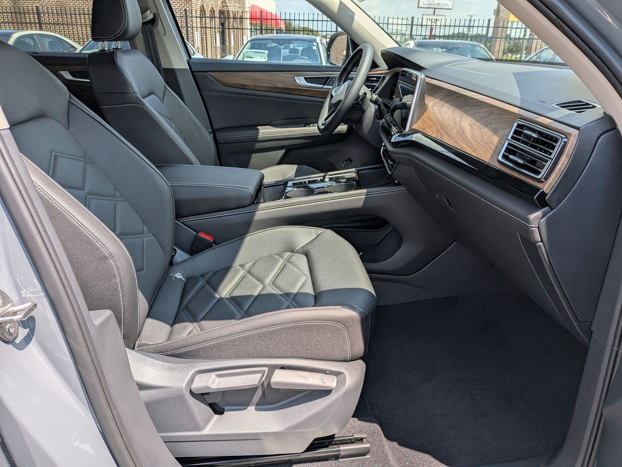 New 2026 Volkswagen Atlas SE FWD image 36
