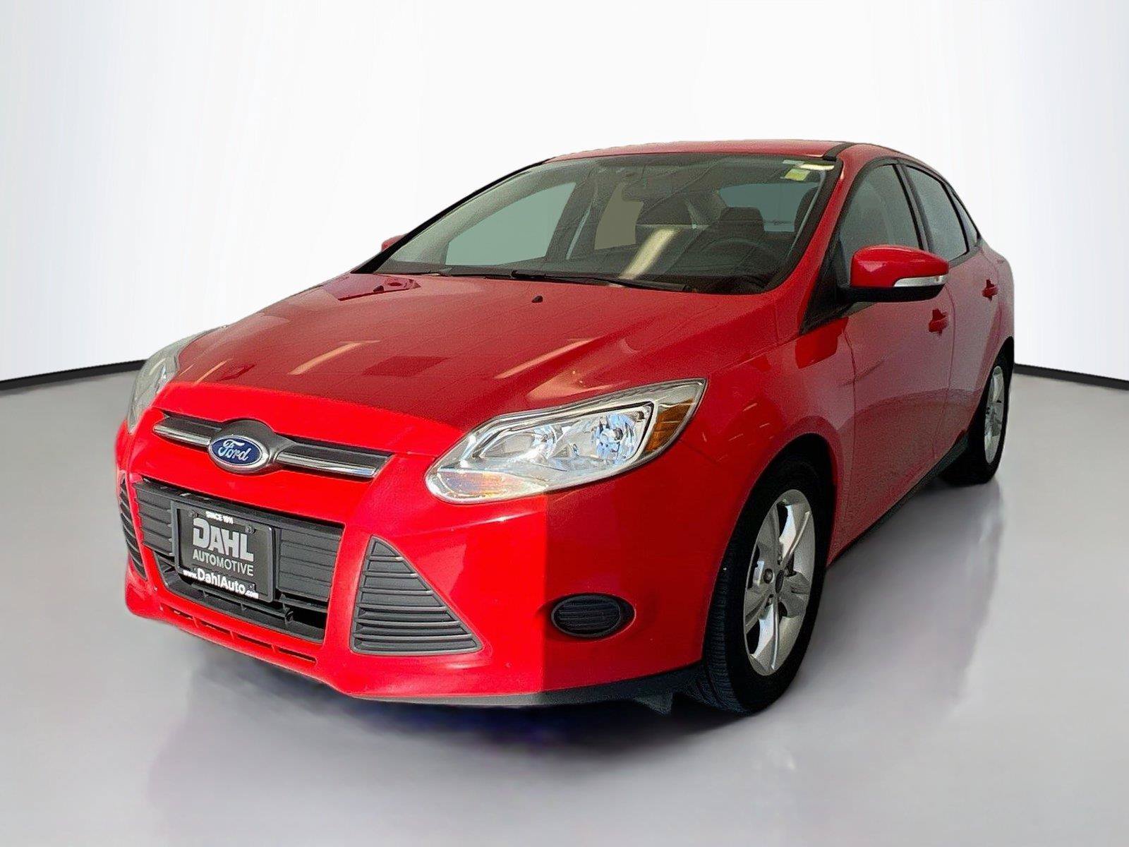 Used 2014 Ford Focus SE w/ SE Winter Package FWD image 4