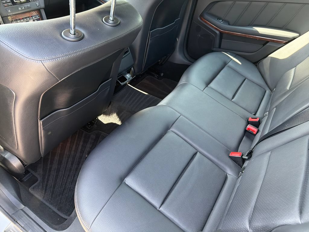 Used 2013 Mercedes-Benz E 350 4MATIC Sedan image 32