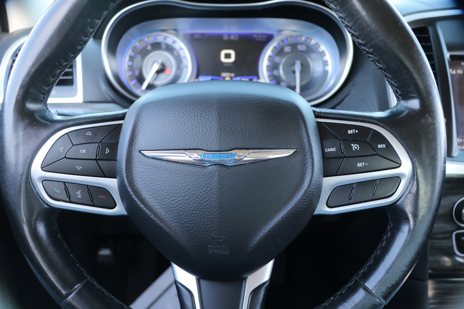 Used 2019 Chrysler 300 Touring w/ Sport Appearance Package RWD image 17