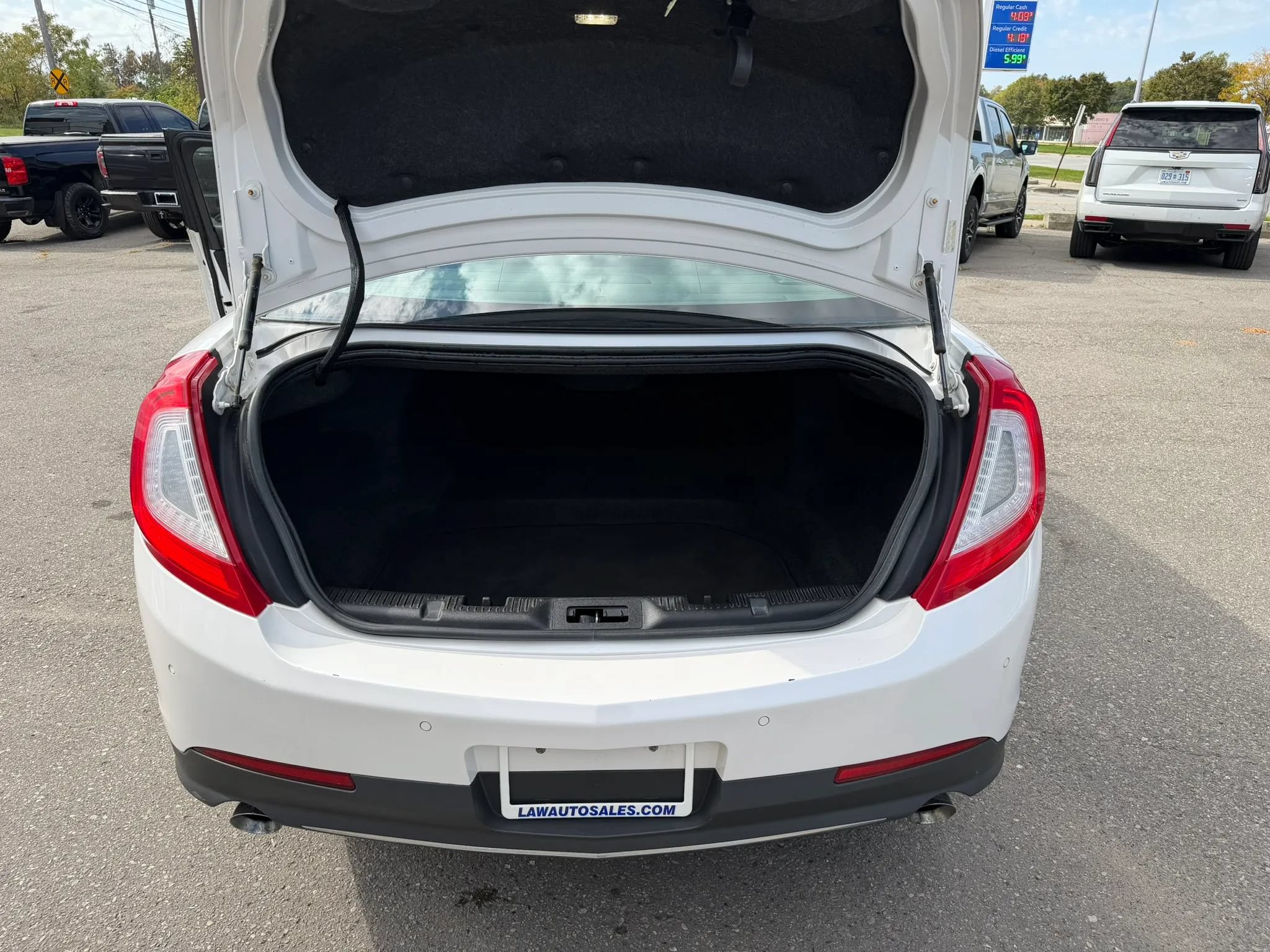 Used 2013 Lincoln MKS AWD image 9