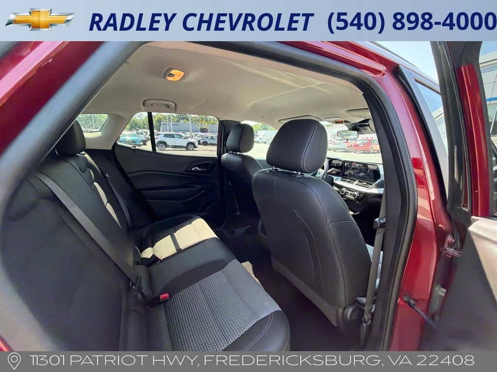 Used 2025 Chevrolet Trax LT FWD image 8