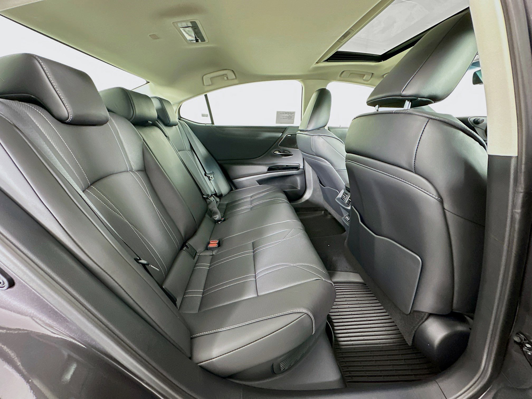 New 2025 Lexus ES 300h w/ Luxury Package image 31