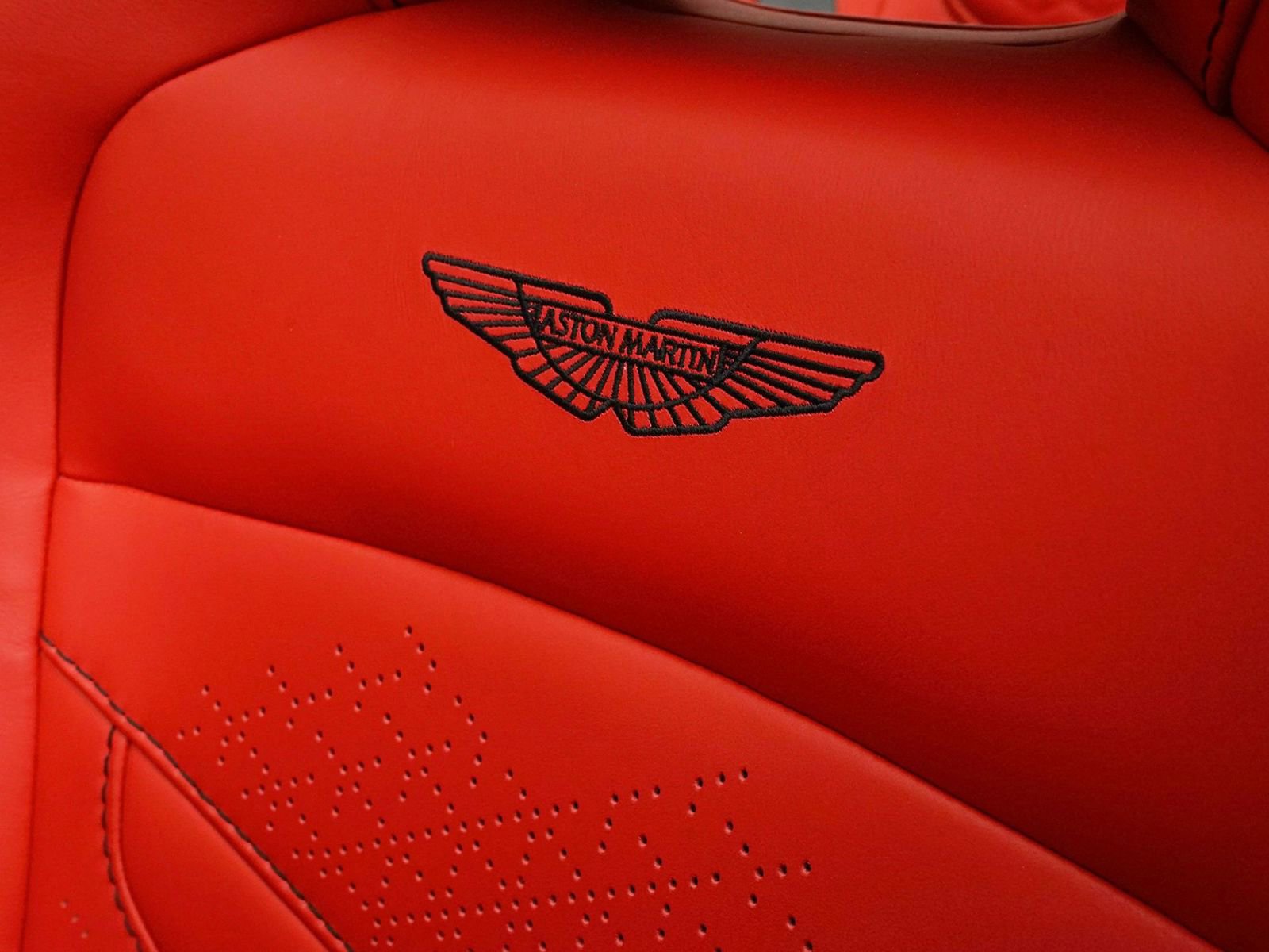 Used 2022 Aston Martin DBS Superleggera Volante image 27