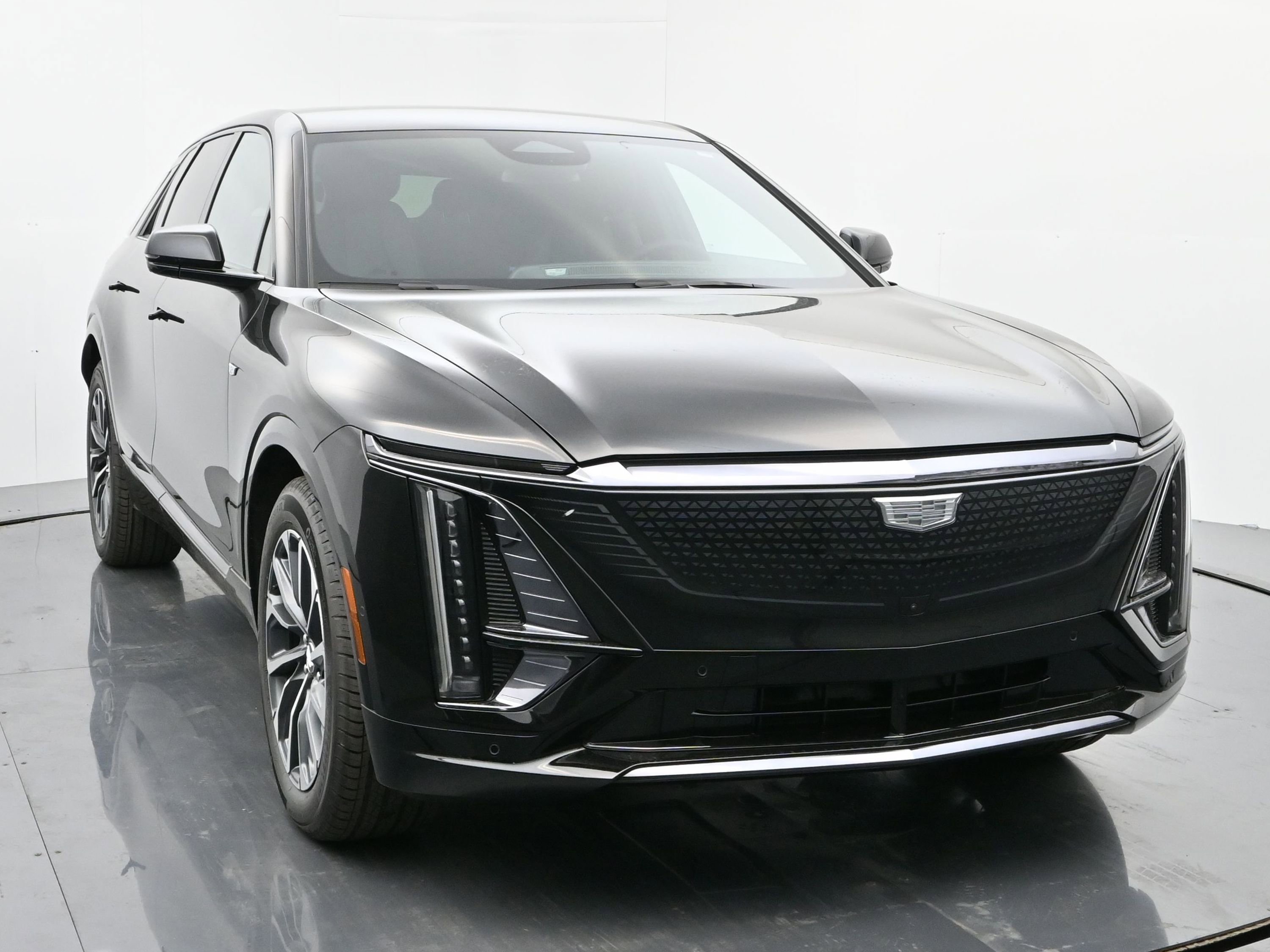 New 2025 Cadillac Lyriq Sport image 8
