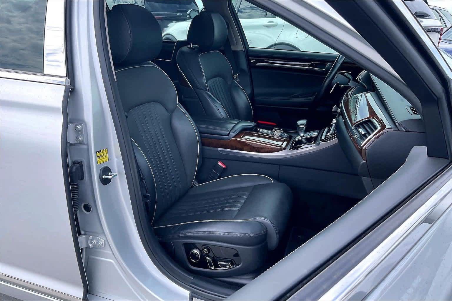 Used 2019 Genesis G90 5.0 Ultimate RWD image 13