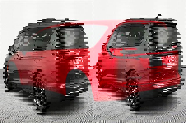 New 2026 Chrysler Pacifica Select w/ S Appearance Package image 4