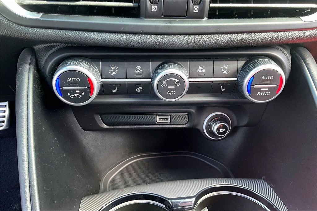 Used 2022 Alfa Romeo Giulia Veloce image 15