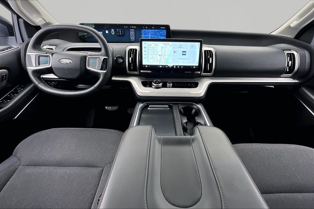 Certified 2025 Ford Expedition Active AWD/4WD image 16