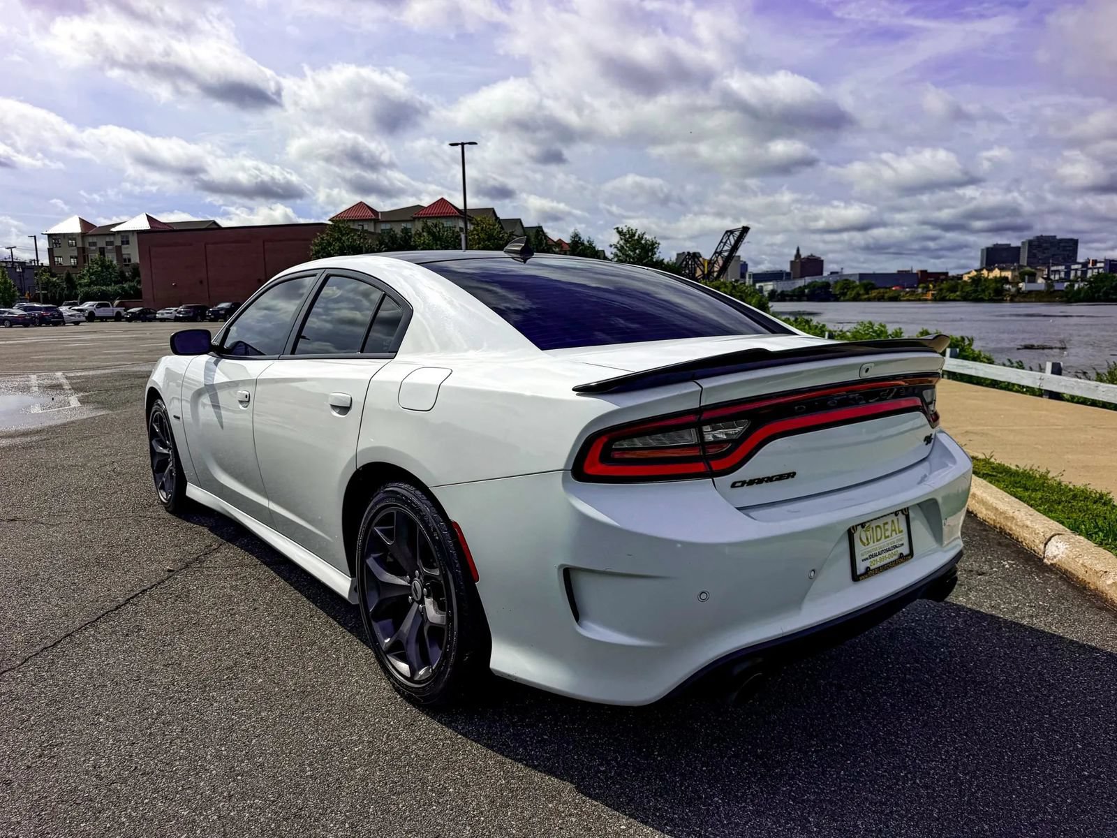 Used 2019 Dodge Charger R/T RWD image 3