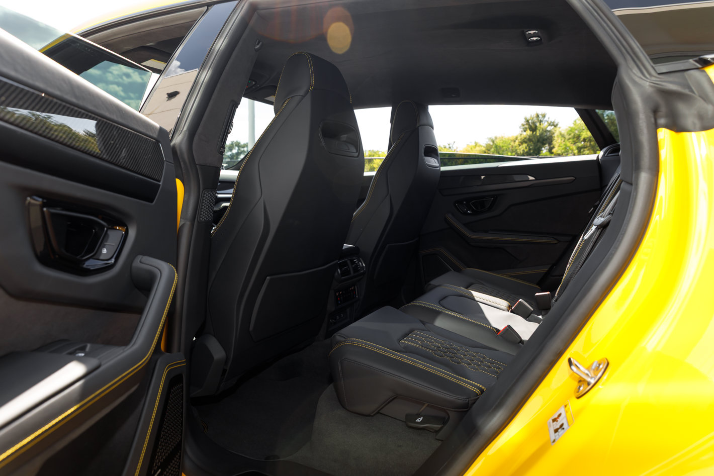 Used 2025 Lamborghini Urus SE AWD/4WD image 39