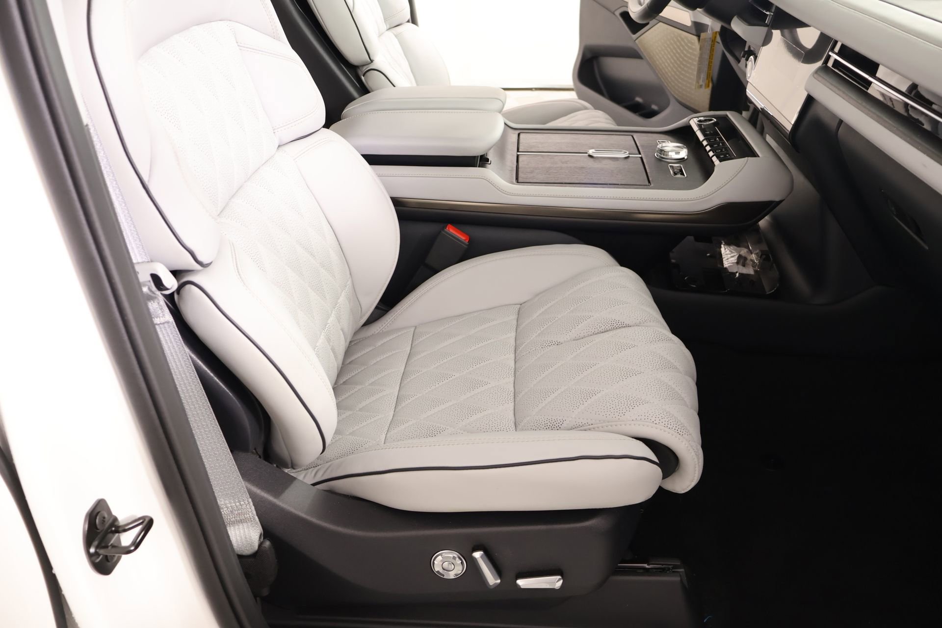 New 2026 Lincoln Navigator L Black Label w/ Black Label Special Edition image 15