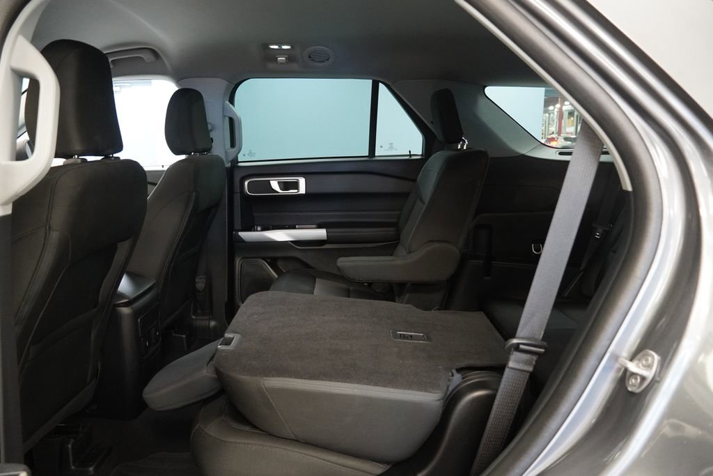 Used 2023 Ford Explorer XLT AWD/4WD image 26