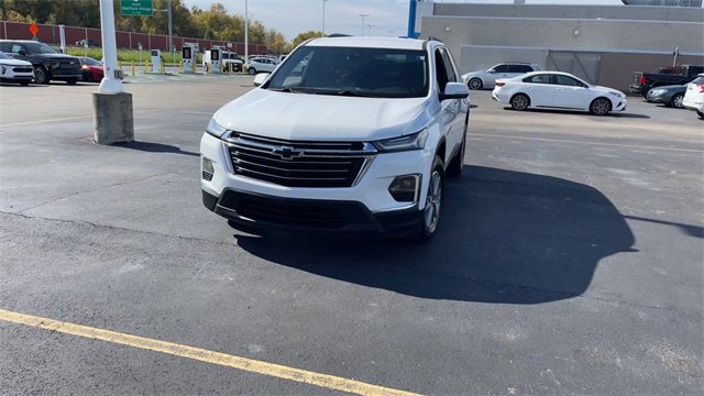 Used 2023 Chevrolet Traverse LT image 3