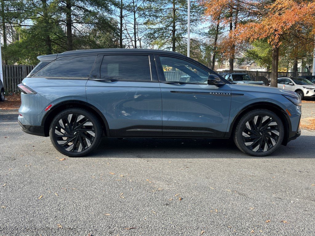 New 2026 Lincoln Nautilus Reserve w/ Jet Appearance Package image 3