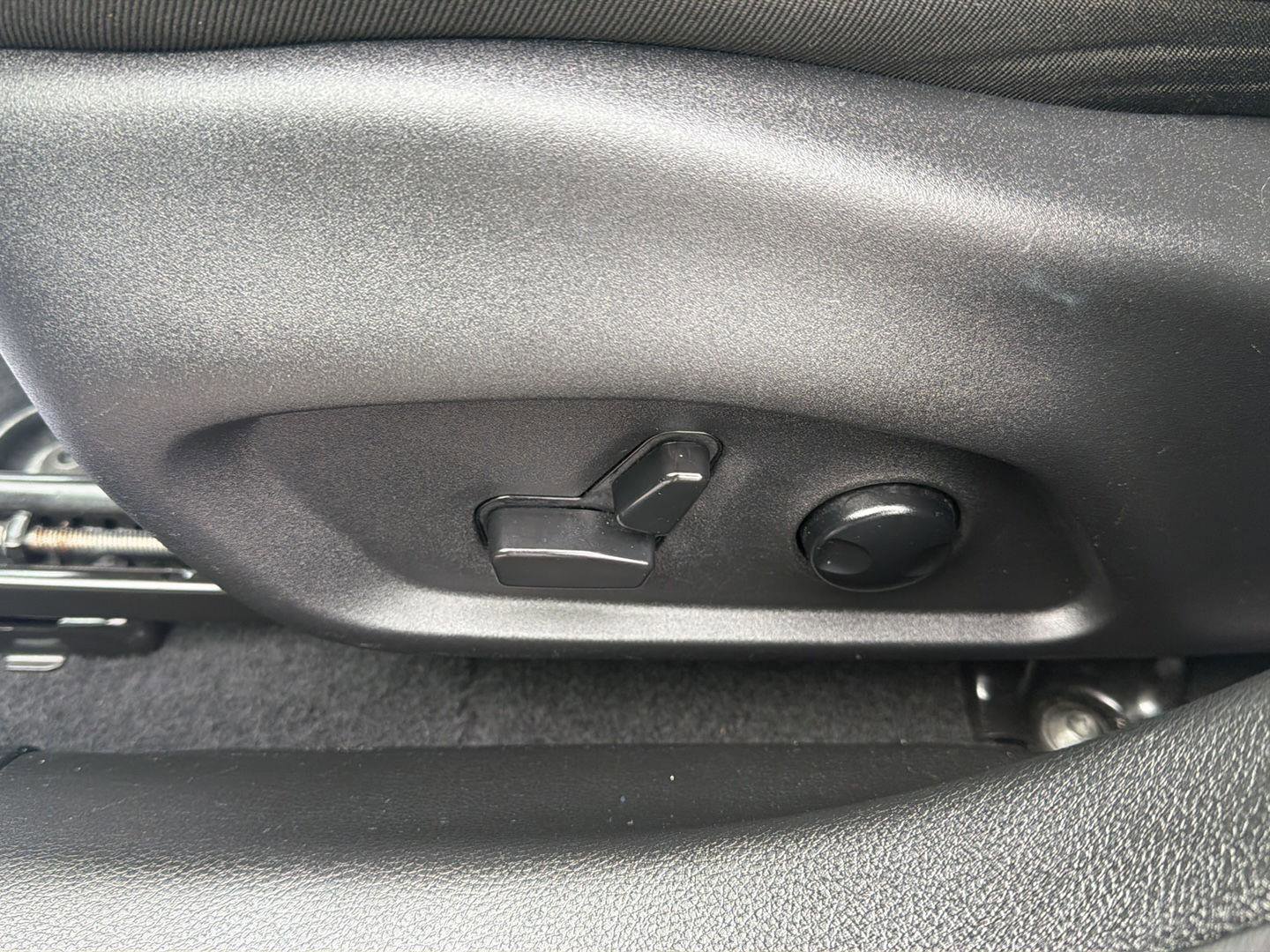 Used 2025 Jeep Compass Limited image 15