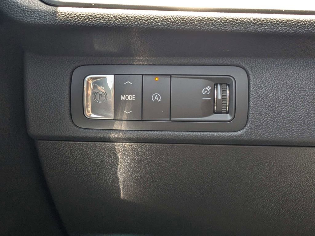 Used 2026 Chevrolet Traverse LT FWD image 21
