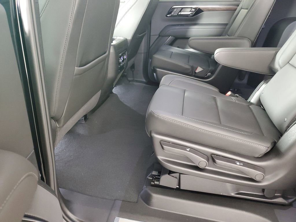 New 2026 Chevrolet Suburban Z71 w/ Comfort Package image 13