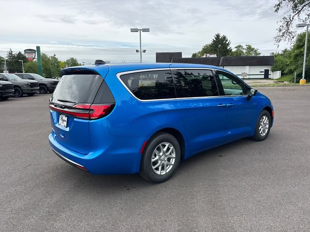 New 2027 Chrysler Pacifica Select w/ Family Tech Group FWD image 31