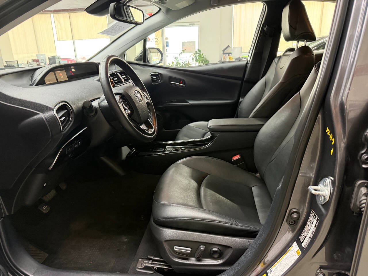 Used 2020 Toyota Prius XLE FWD image 11