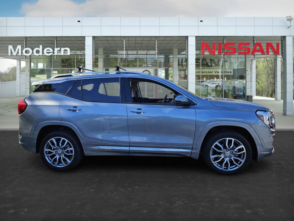 Used 2024 GMC Terrain Denali image 3