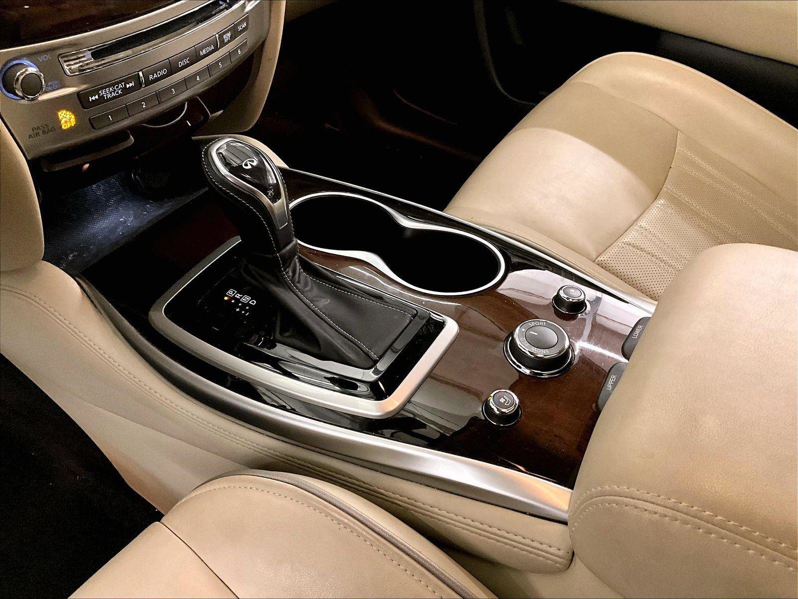 Used 2017 INFINITI QX60 Luxe w/ Deluxe Technology Package AWD/4WD image 17