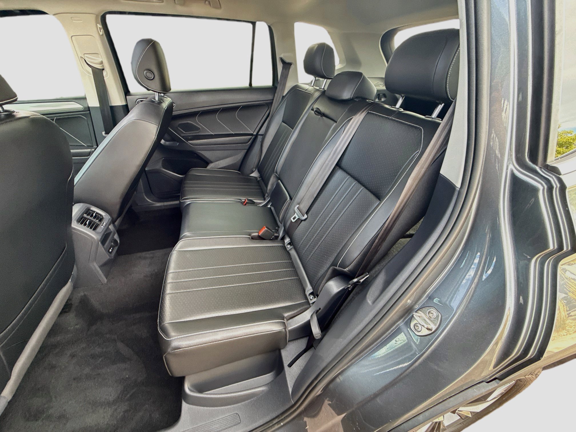 Used 2022 Volkswagen Tiguan SE w/ Panoramic Sunroof Package AWD/4WD image 28