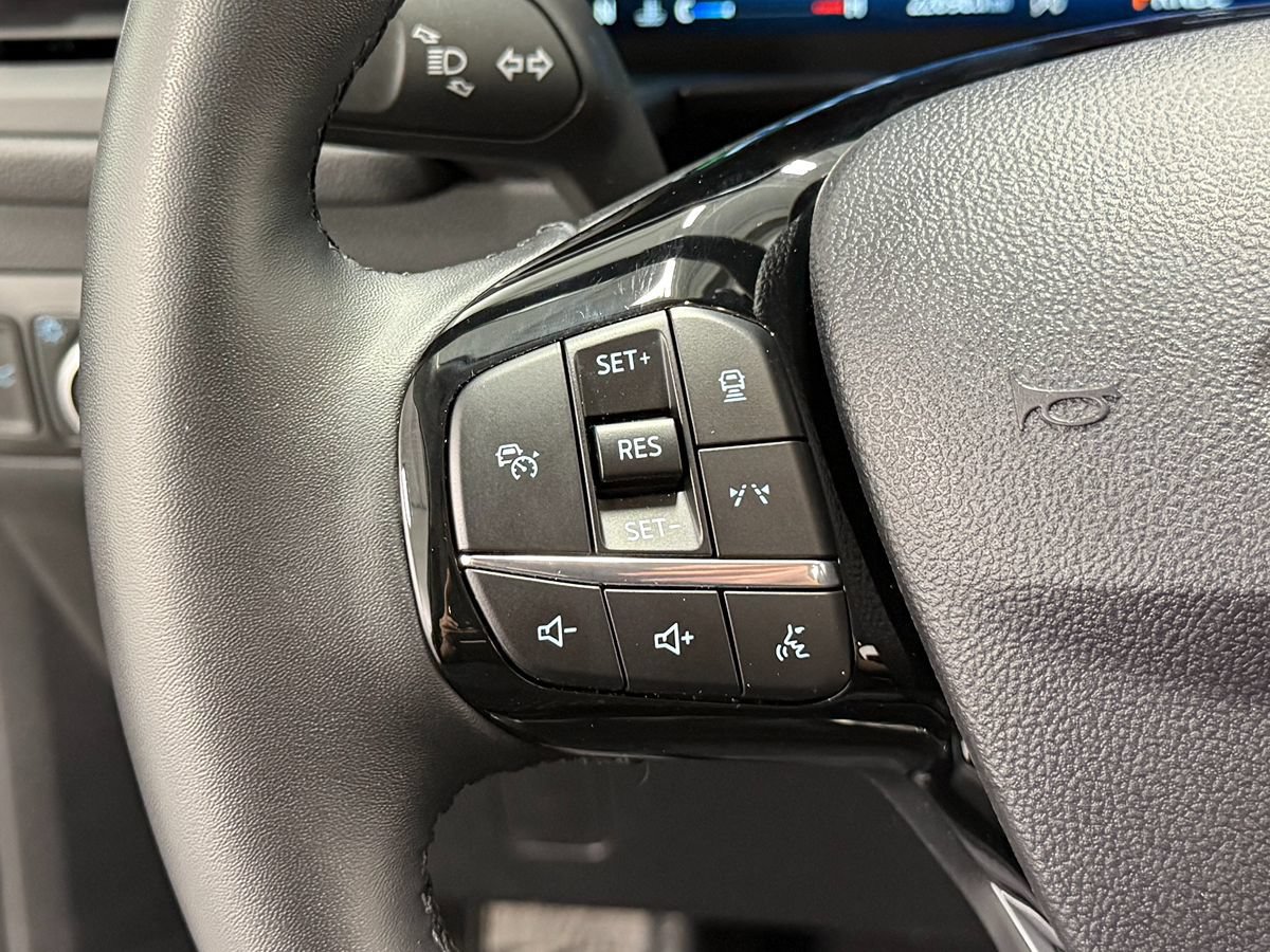 Used 2025 Ford Escape Platinum AWD/4WD image 16