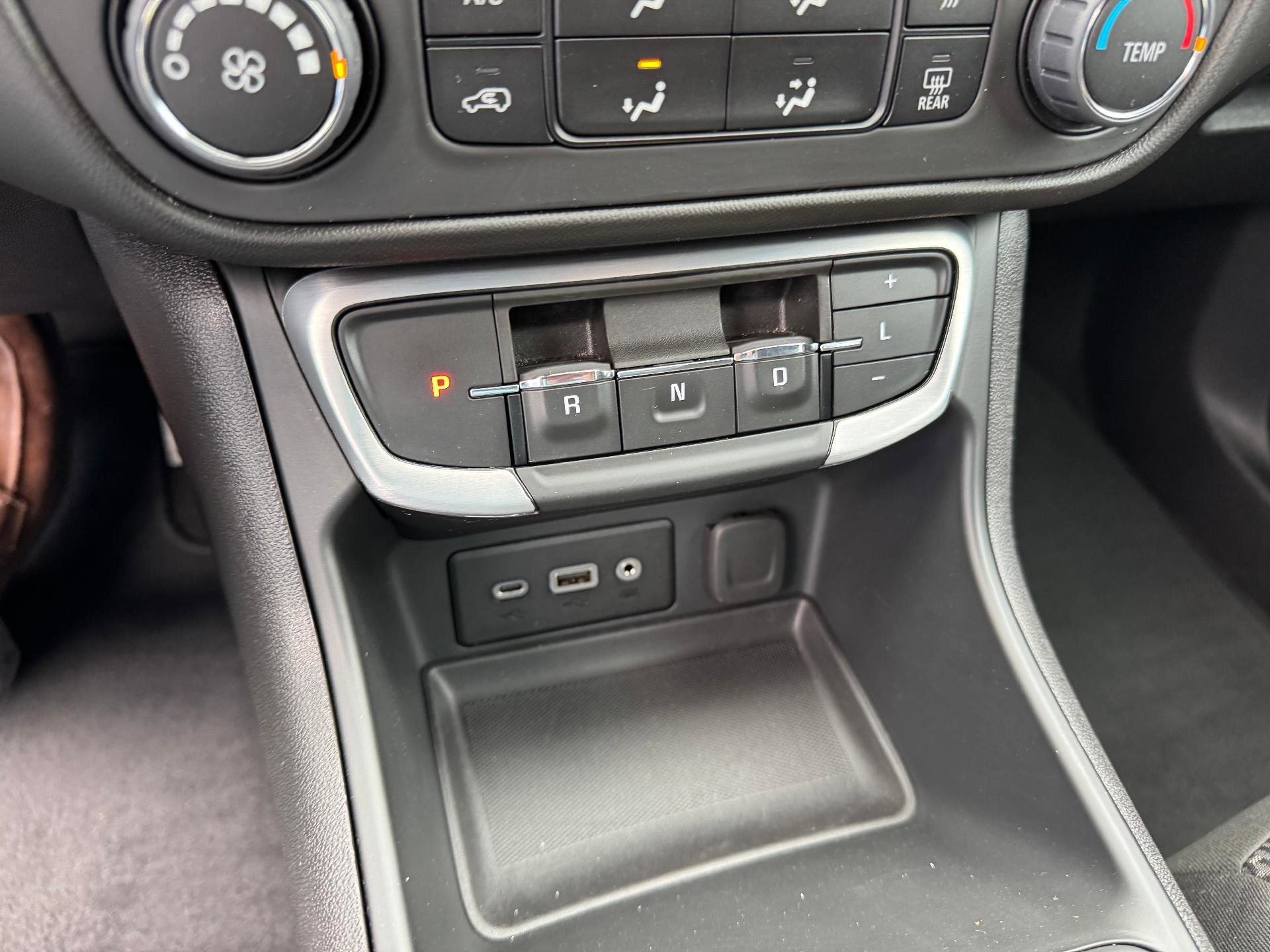 Used 2024 GMC Terrain SLE image 32