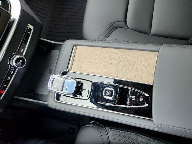 New 2026 Volvo XC90 B6 Plus w/ Protection Package Premier image 26