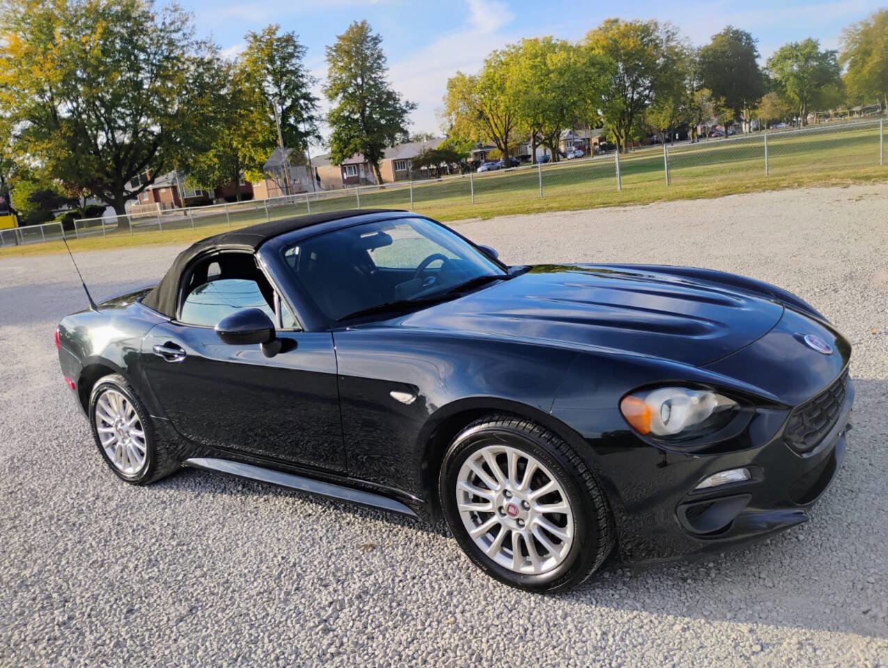 Used 2017 FIAT 124 Spider Classica image 1