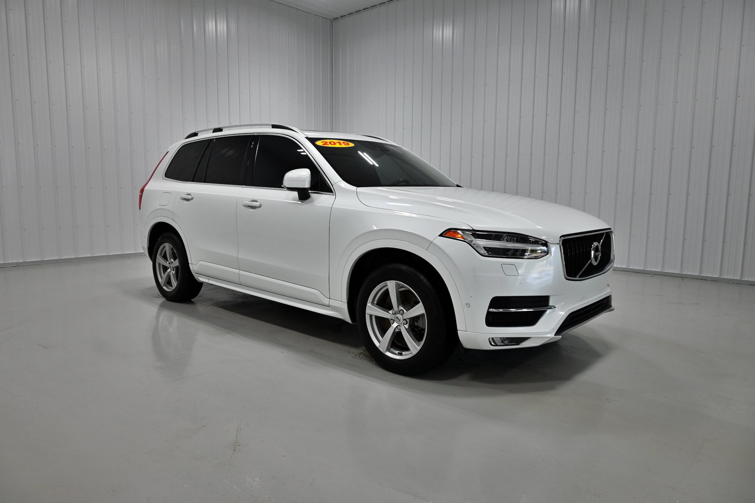 Used 2019 Volvo XC90 T5 Momentum AWD/4WD image 2