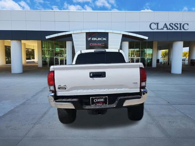 Used 2018 Toyota Tacoma SR5 AWD/4WD image 7