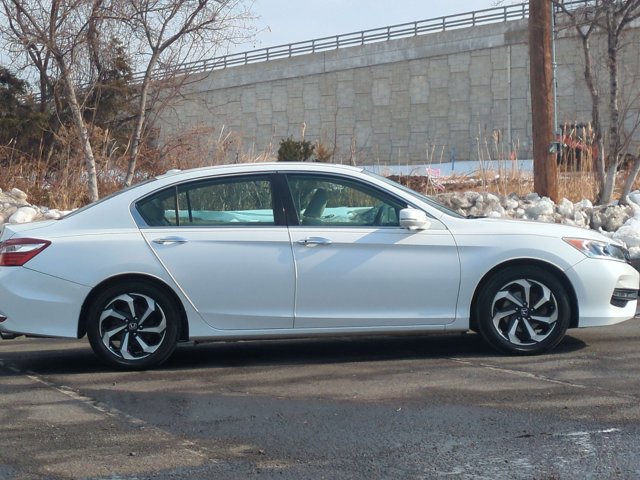Used 2016 Honda Accord EX image 4