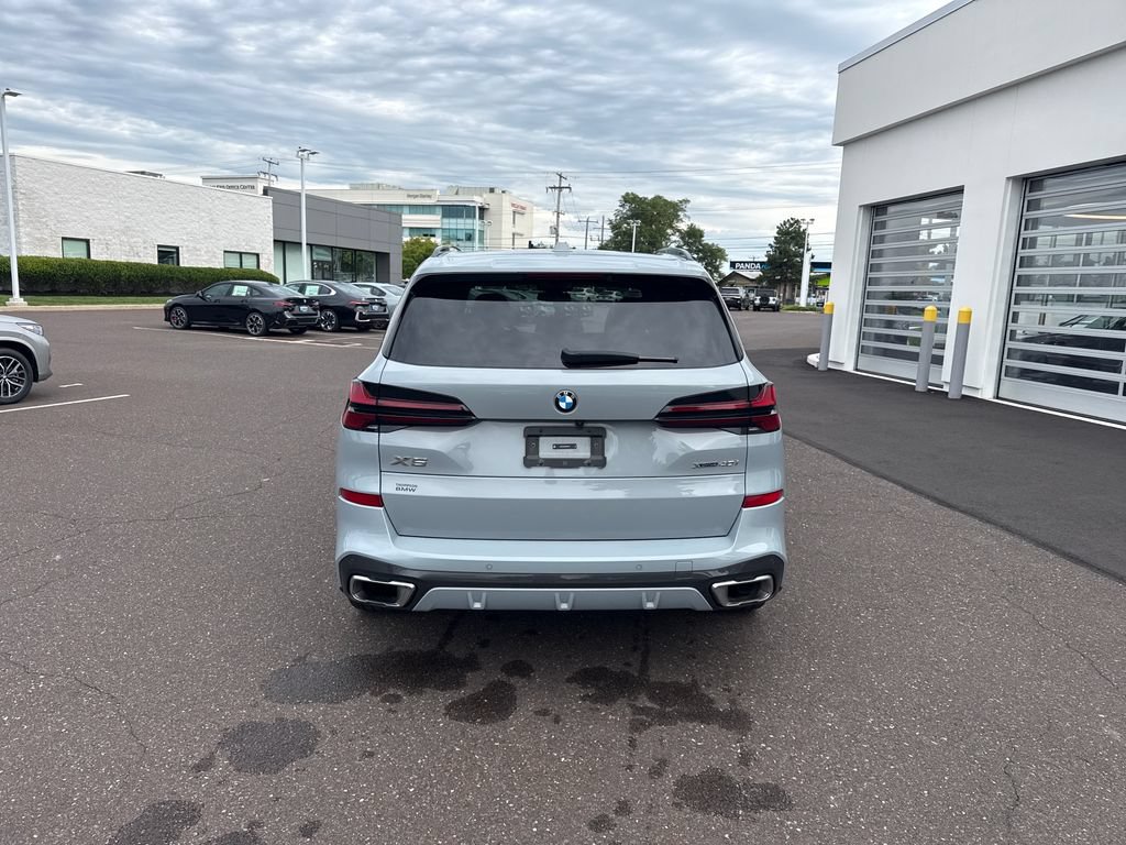 Certified 2024 BMW X5 xDrive40i w/ M Sport Package AWD/4WD image 4