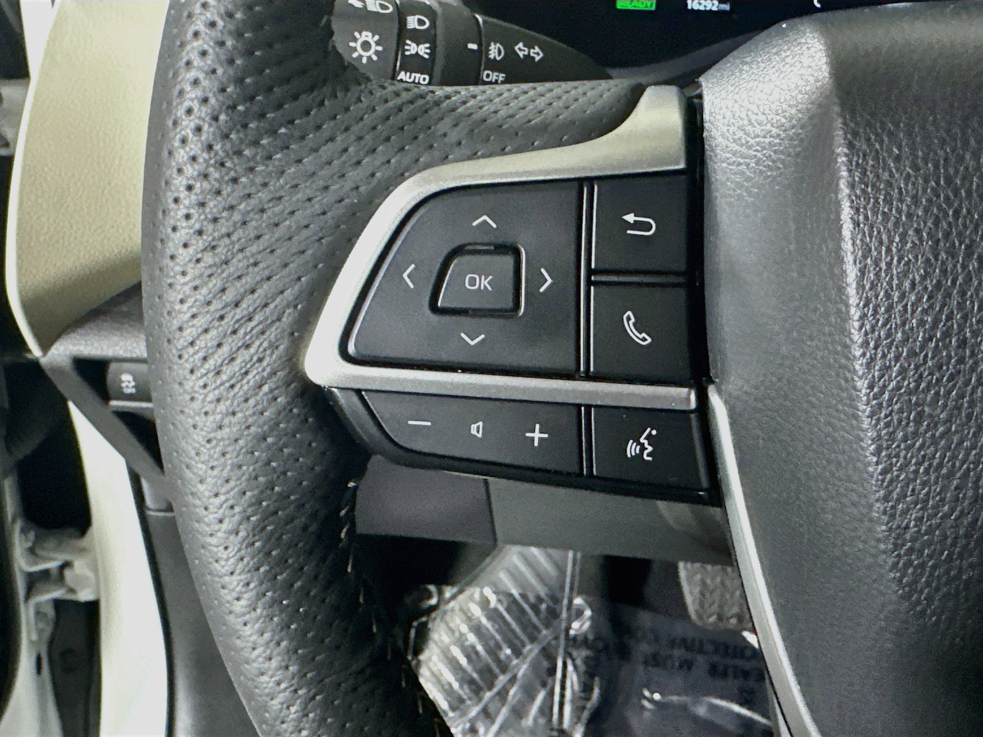 Used 2025 Toyota Sienna Platinum AWD/4WD image 16