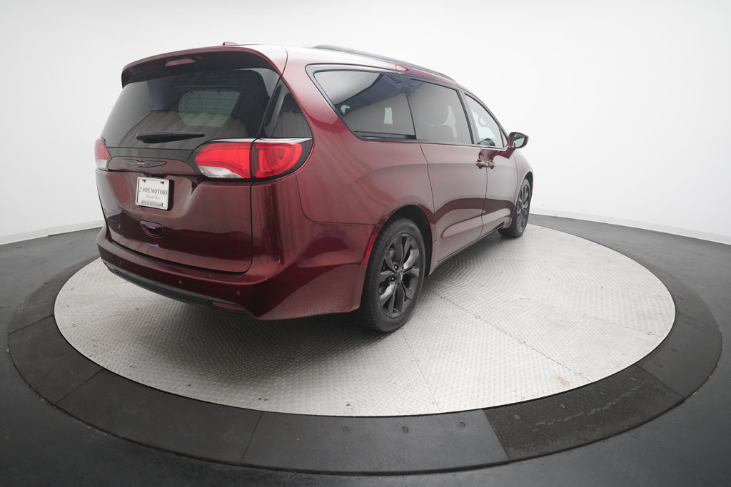 Used 2020 Chrysler Pacifica Touring-L Plus w/ S Appearance Package FWD image 13