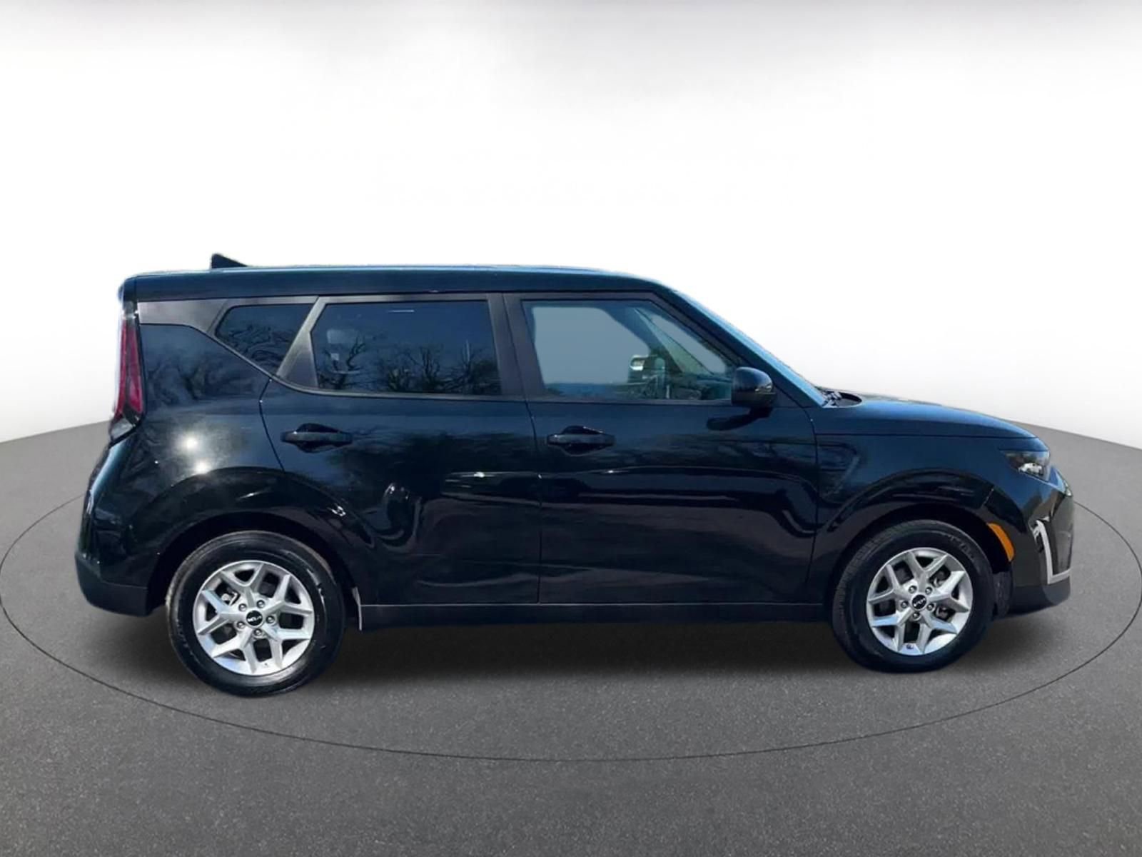 Used 2025 Kia Soul LX w/ LX Technology Package image 16