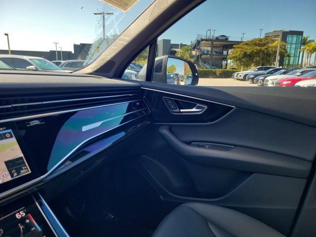 Certified 2025 Audi Q7 2.0T Premium w/ Convenience Plus Package image 29