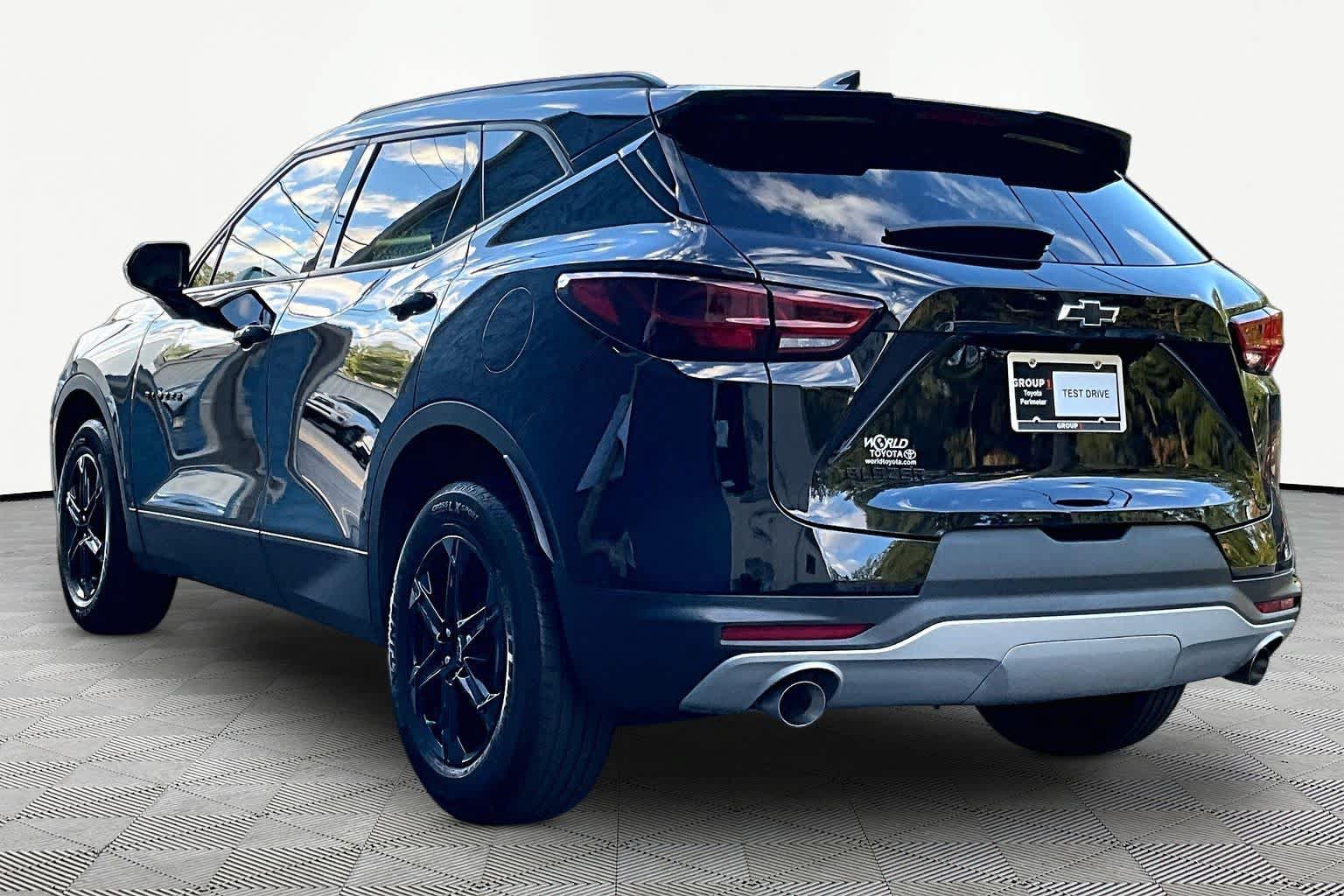 Used 2023 Chevrolet Blazer LT w/ Midnight/Sport Edition FWD image 12