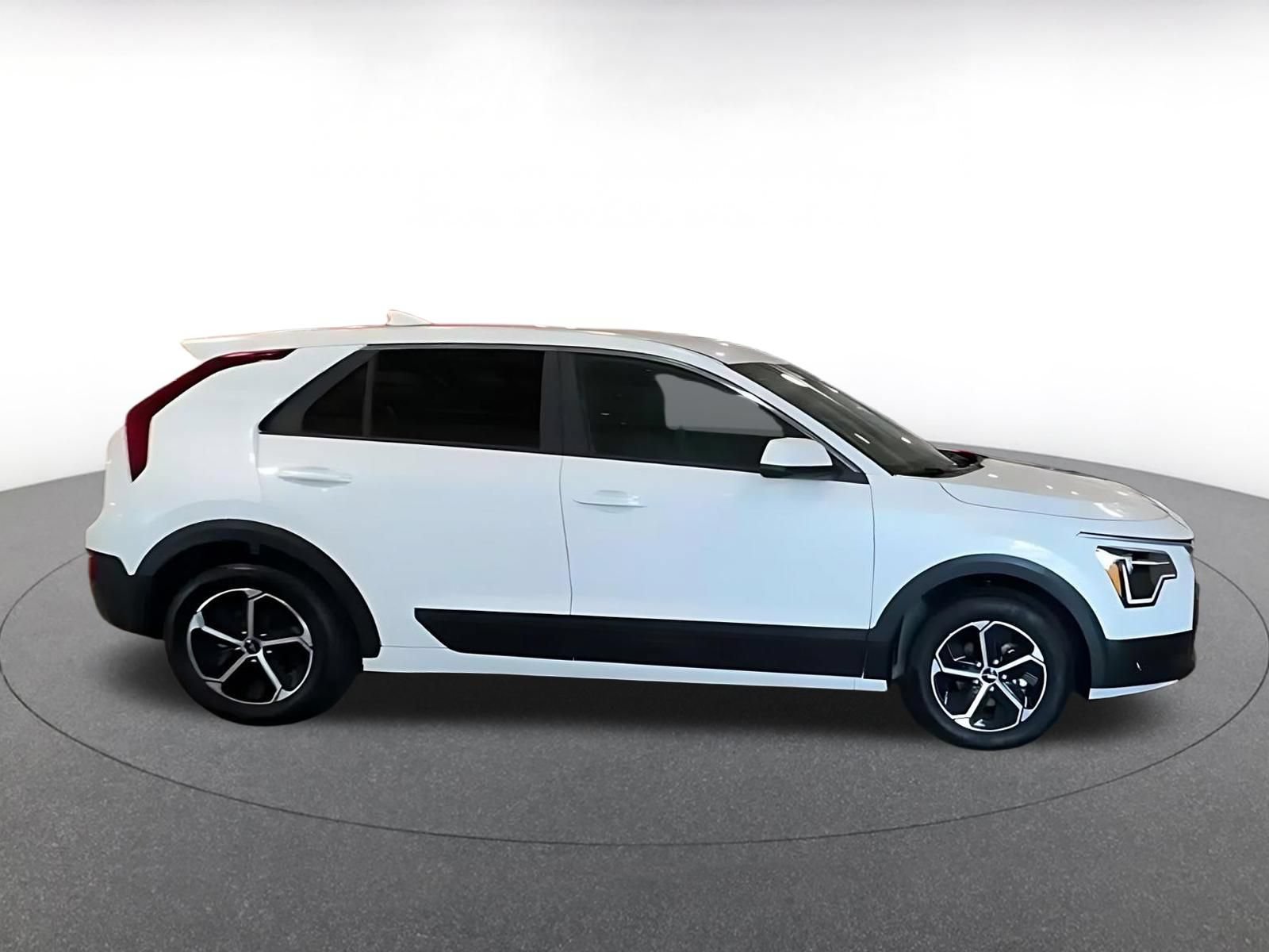 Used 2026 Kia Niro LX FWD image 12