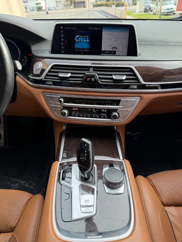 Used 2018 BMW 750i image 11