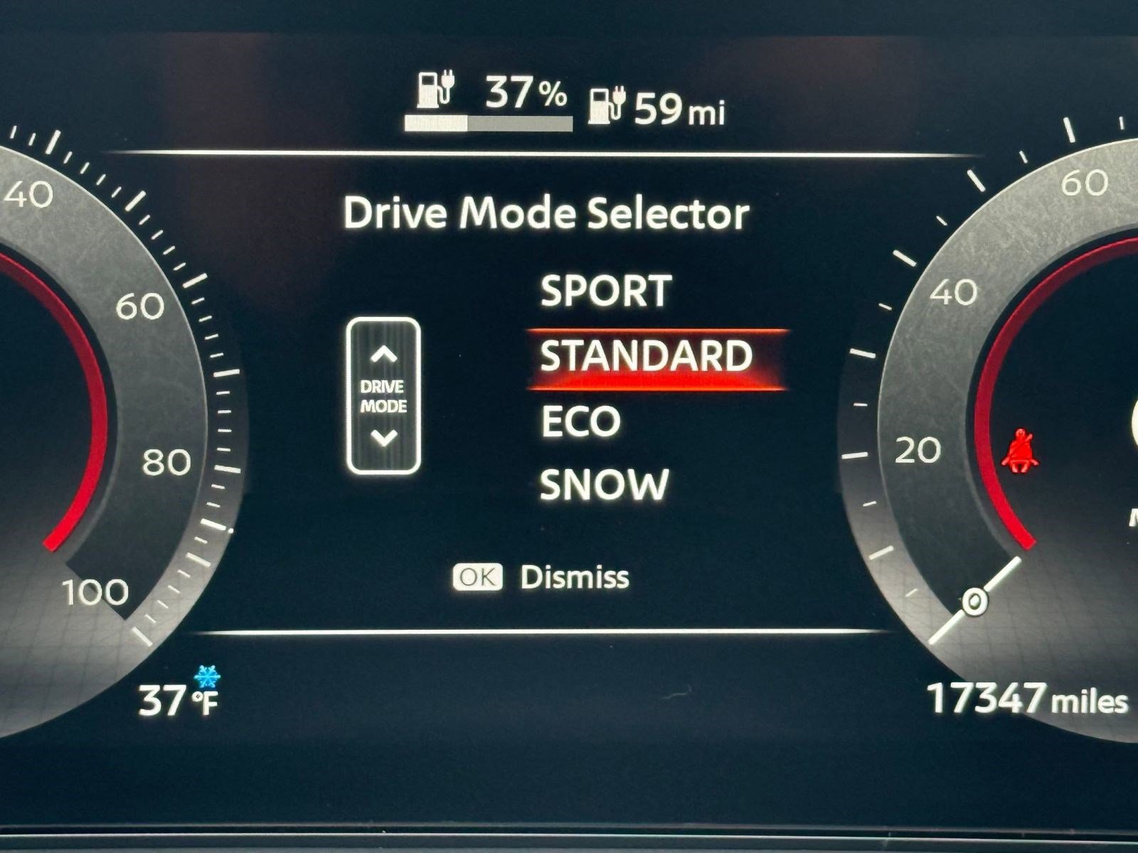 Used 2023 Nissan Ariya AWD image 28