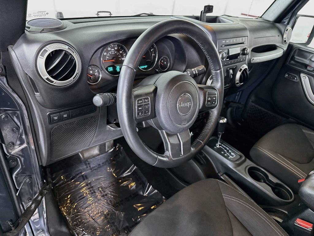 Used 2018 Jeep Wrangler Unlimited Rubicon w/ Connectivity Group AWD/4WD image 15