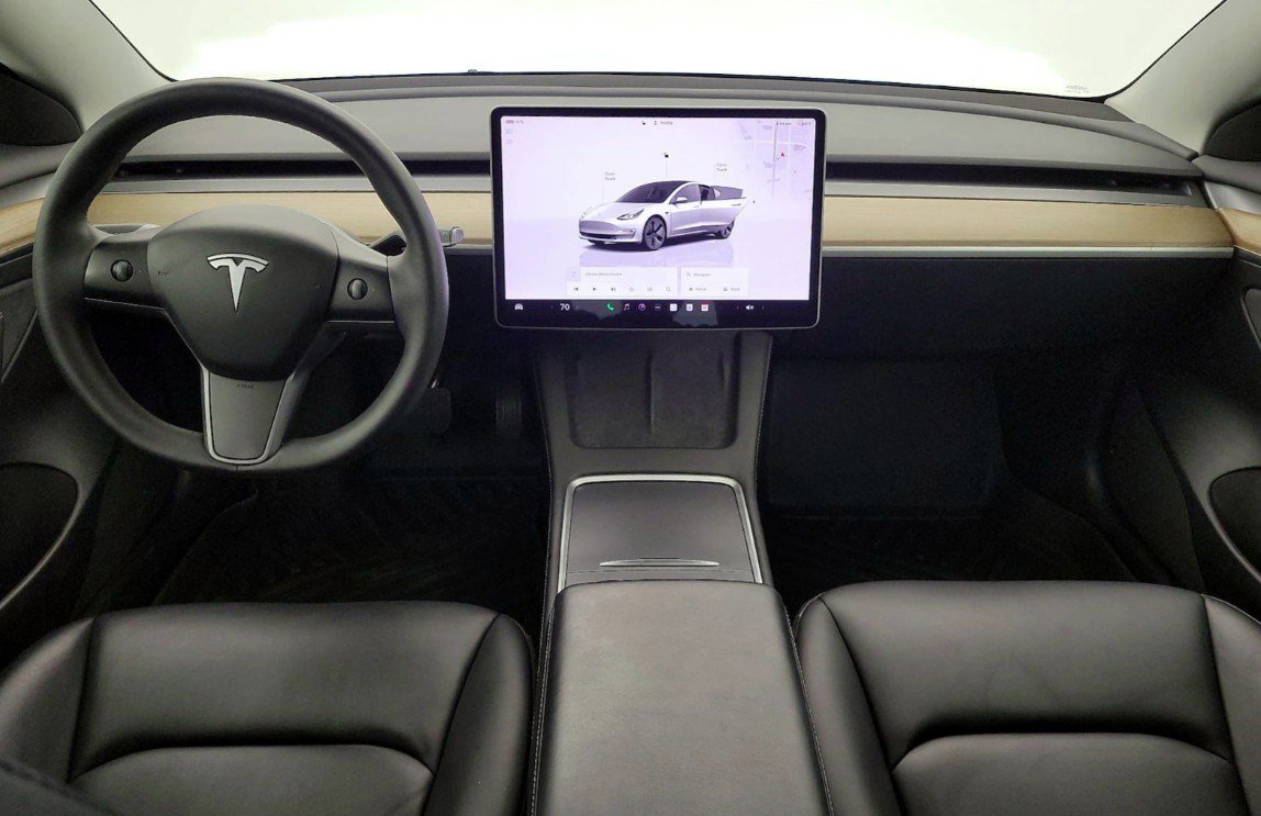 Used 2023 Tesla Model 3 Standard Range image 2